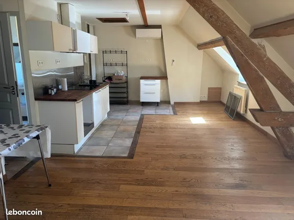 Moulins. Très proche centre-ville. Appartement F2 avec climatisation réversible