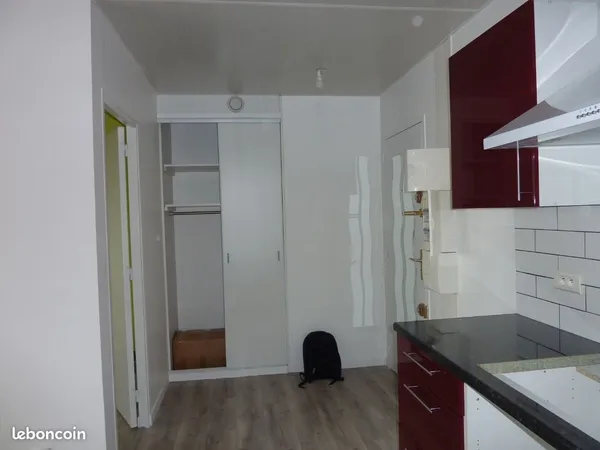 Appartement 2 pièces + bureau 45,7 m² avec balcon - Vendu loué - Choisy-le-Roi