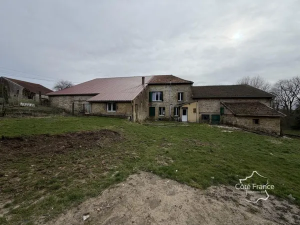 Corps de ferme avec dépendances à Verrières