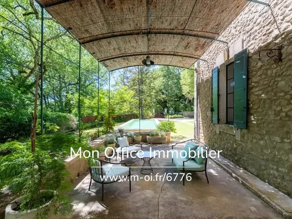 Référence : 6776-NGU. - Maison 7 pièces - 6 chambres - 300m2 - Piscine - Rivière privée - calme abso