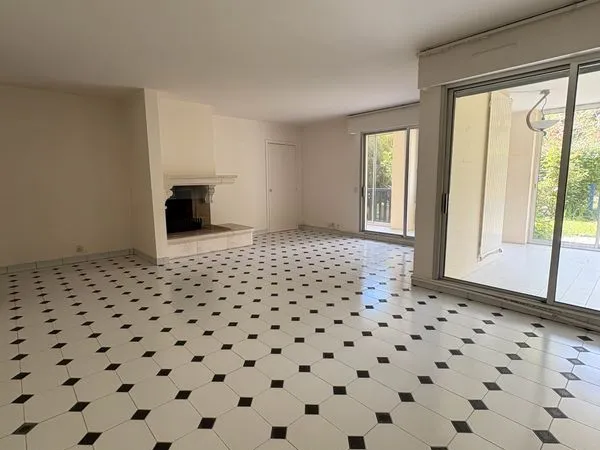 Appartement 4 pièces 116m² avec jardin privatif, cave et parking souterrain