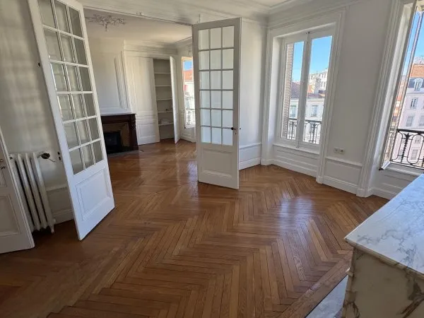 Loue appartement refait à neuf