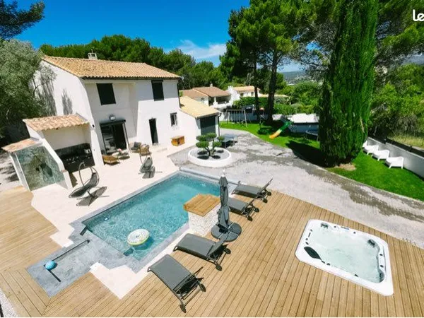 Maison entièrement rénovée - Piscine, jacuzzi, studio indépendant - 862 m² de terrain