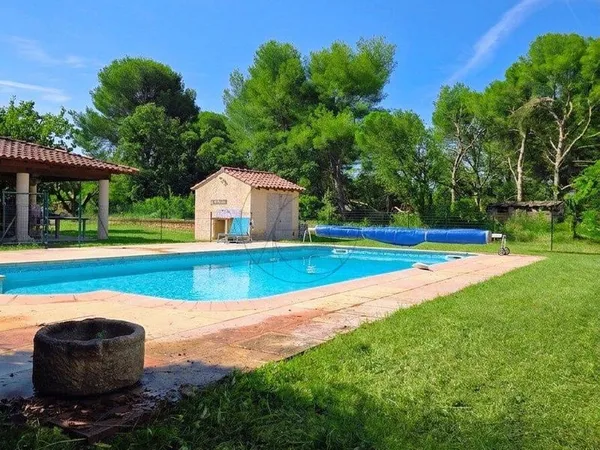Maison 6 pièces 233 m²