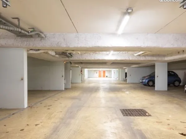 Place de parking PMR - pas cher