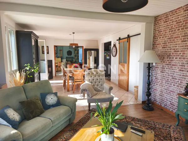 Maison de 162m² à Nueil les Aubiers, calme et très bien équipée.