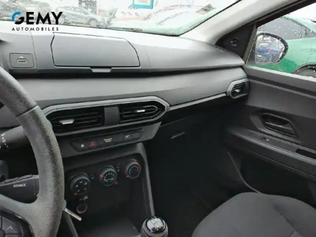 Dacia Sandero sce 65 — photo 15