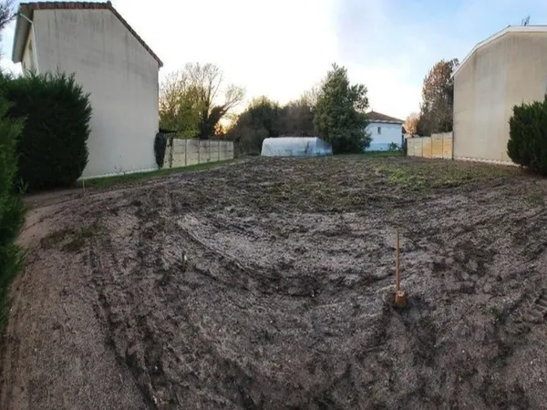 Terrain 574 m²