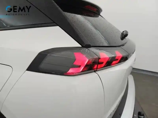 Peugeot 2008 puretech 130 s&amp;s eat8 — photo 17