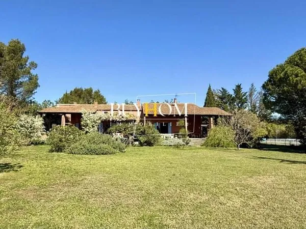 Maison 12 pièces 345 m²