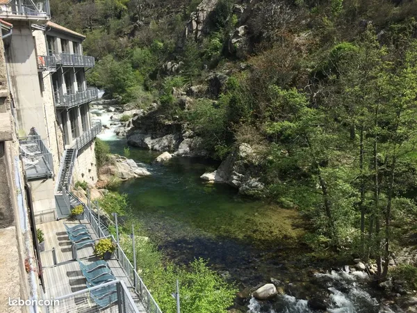 Domaine touristique avec 10 gîtes et logement de fonction