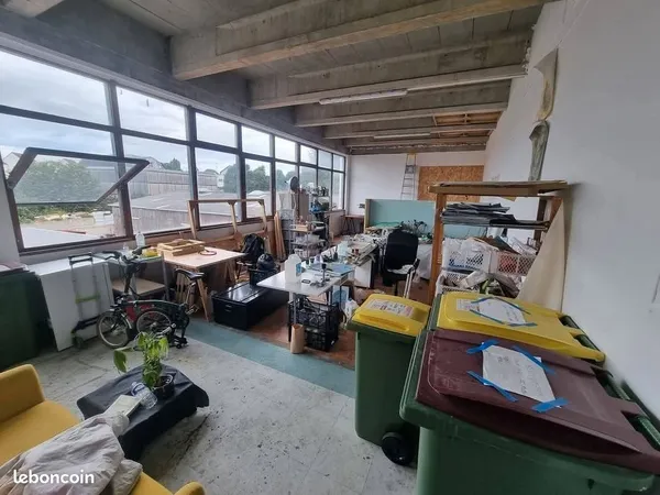 Place dans un atelier de création partagé
