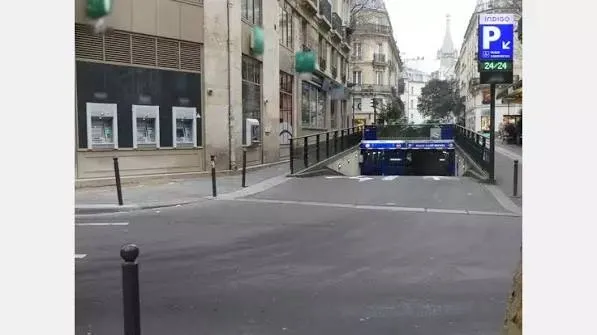 Grande Place parking sécurisé 24h/7j à Louer