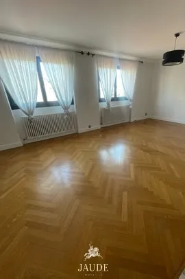 A LOUER BUREAUX 186 m2 avec dépôt 130 m2