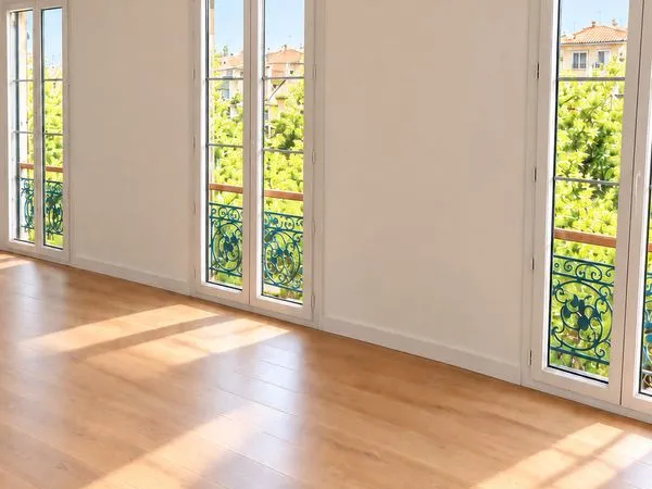 Toulon Brunet - T2 rénové 29 m² avec balcon de 15 m²