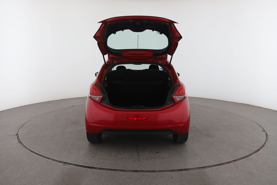 Peugeot 208 1.2 PureTech Allure — photo 15