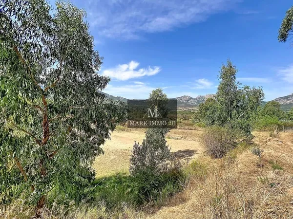 Terrain constructible vue exceptionnelle sur les Montagnes