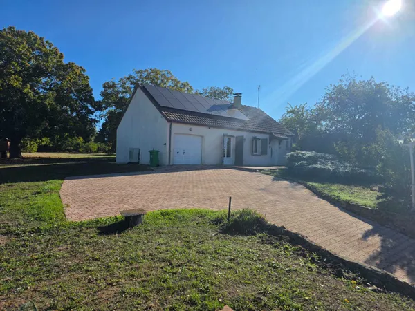 Pavillon 2 chambres, garage et jardin clos de 2 330m2