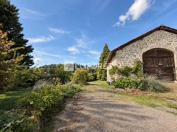 MAISON EN PIERRE RENOVEE AVEC GRANGE