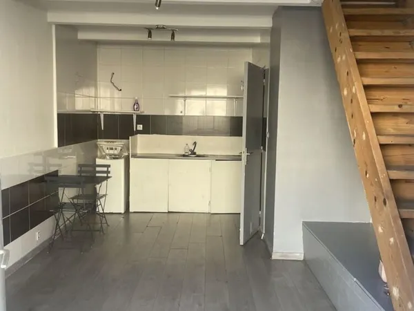 local de 38 m2 (bureaux/activités commerciales)