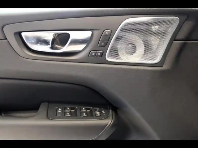 Volvo Xc60 t6 hybride rechargeable 253 + 145ch black edition geartronic 8 awd — photo 28