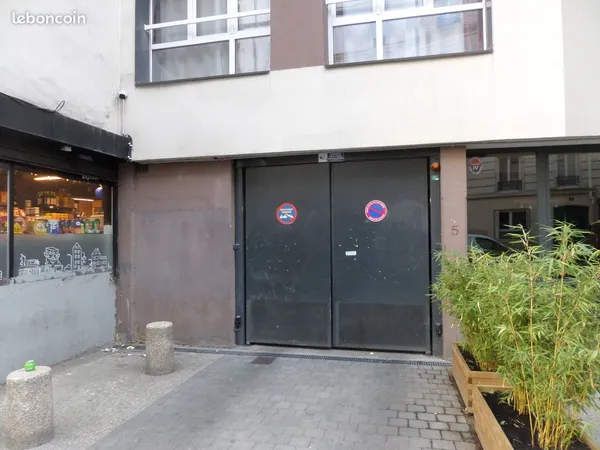 Loue emplacement pour moto dans garage avec video-surveillance