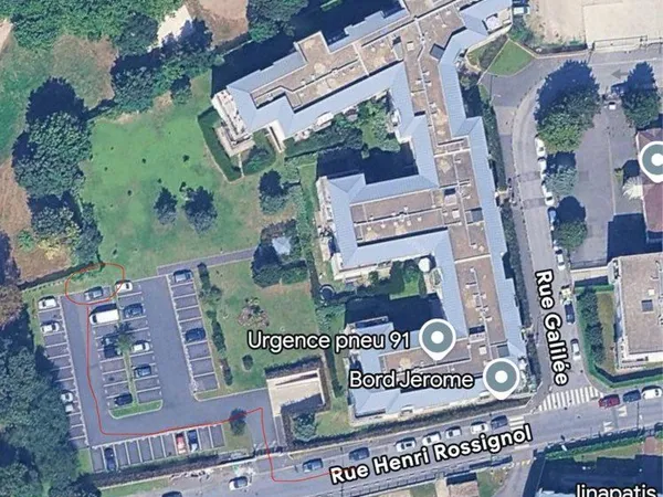 Place de Parking face Mairie Annexe