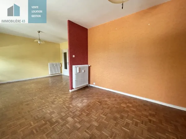 T4 90 M2 RDC SURELEVE + STATIONNEMENT,CAVE ,GRENIER SECTEUR SECURITE SOCIAL
