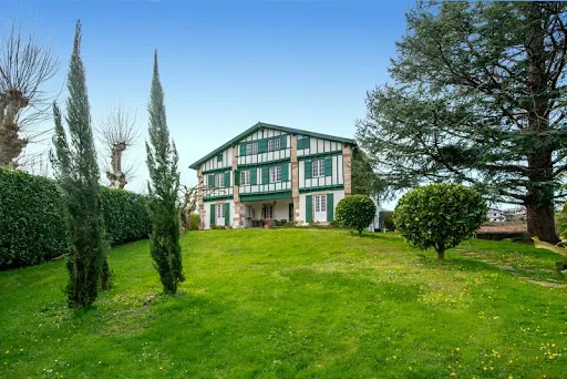 Maison 14 pièces 650 m²