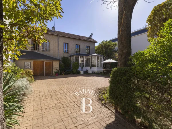 LA GARENNE COLOMBES MAISON FAMILIALE AVEC JARDIN