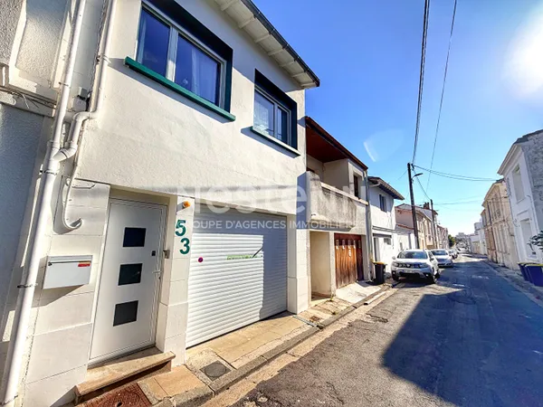 NOUVEAUTÉ NESTENN ROYAN - Maison 2 chambres + grand garage- rue calme en Centre-ville, en très bon é