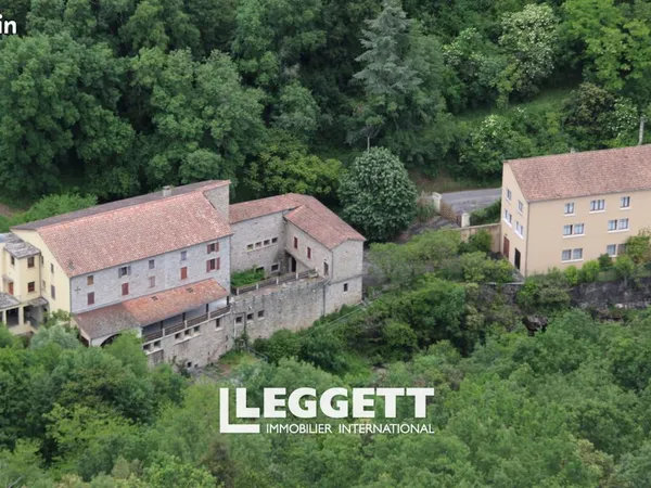 Maison 50 pièces 1 500 m²