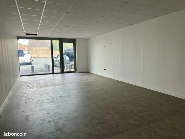 Local 1 pièce 50 m²
