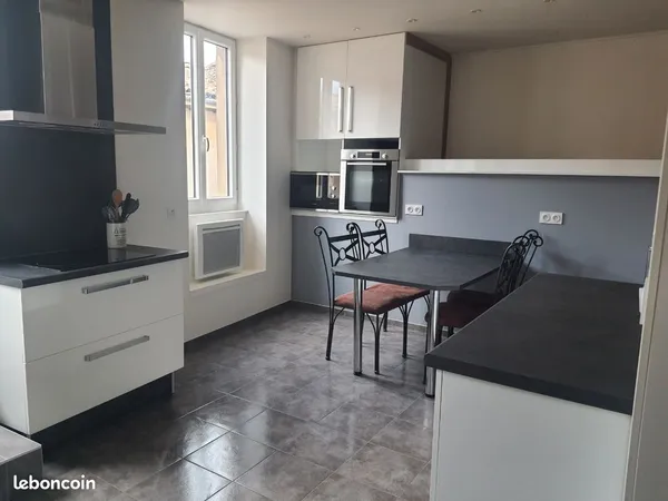 Maison de rue meublée -T3 - Glun
