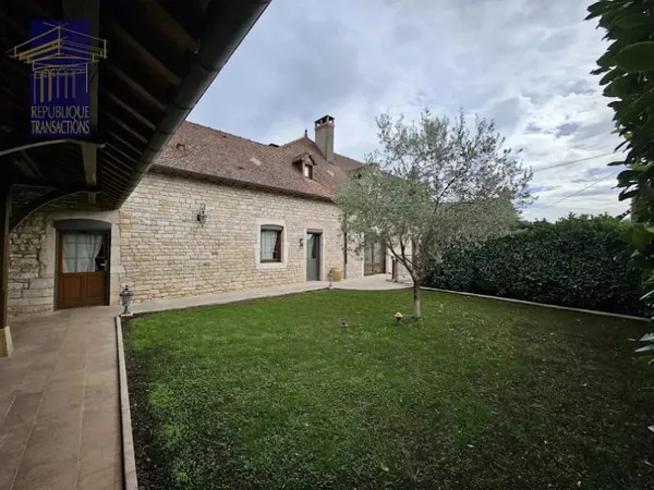 Maison 8 pièces 248 m²