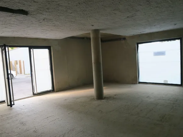 : local commercial ou professionnel à Clermont-Fd