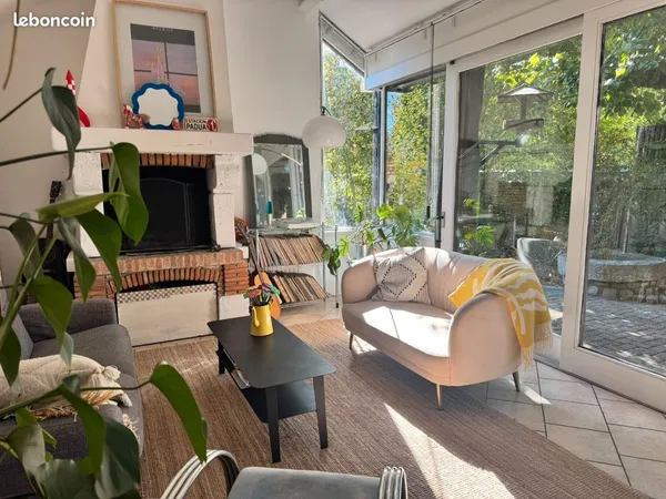 Maison avec jardin, atelier et garages