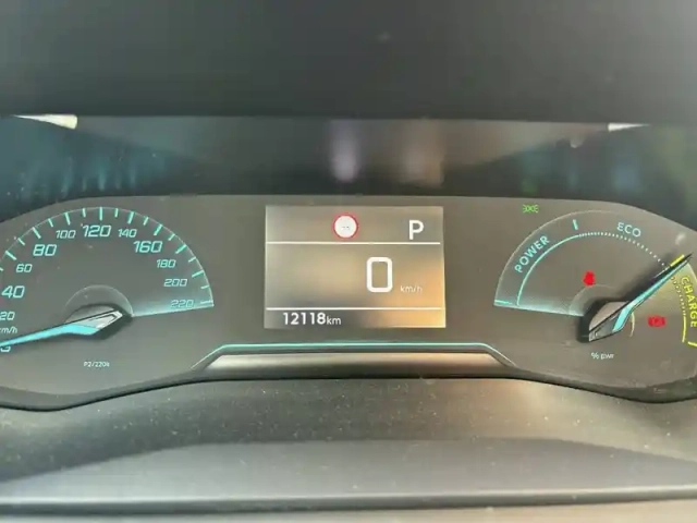 Peugeot 208 hybrid 100 e-dcs6 — photo 10
