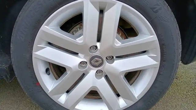 Renault Clio blue dci 100 - 21n — photo 15