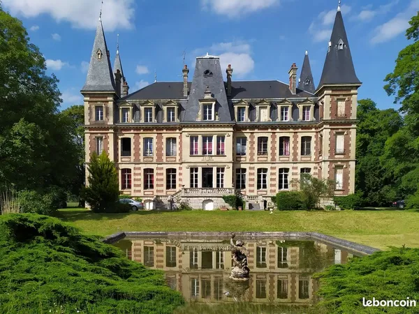 Vaste 2 P plein sud dans Château 1 h de Paris