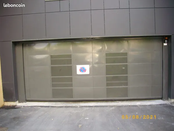 Garage fermé à louer en centre-ville