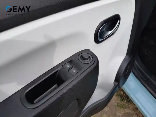 Renault Twingo iii e-tech — photo 17