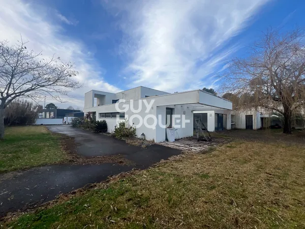 Maison à vendre de 8 pièces de 400 m²