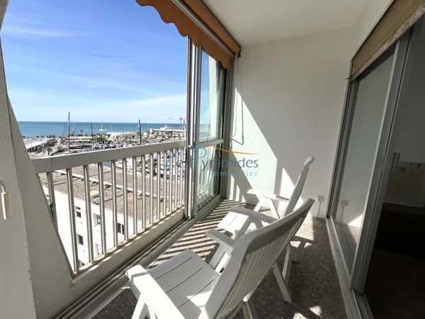APPARTEMENT 3 PIÈCES VUE PORT ET MER - GARAGE - CELLIER