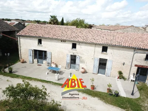 Maison en pierres bourg de Villiers en plaine 200m2, dépenda