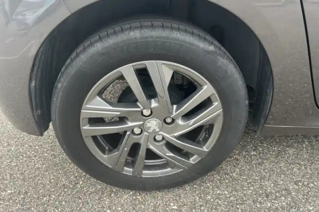 Peugeot 208 puretech 100 s&amp;s bvm6 — photo 22