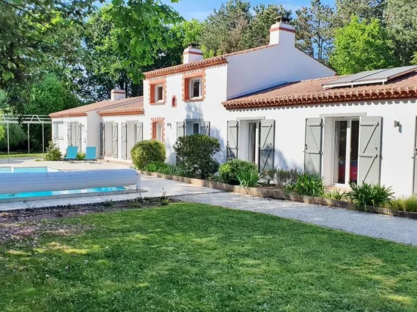 Maison 6 pièces 220 m²