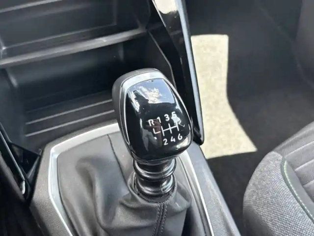 Peugeot 2008 puretech 100 s&amp;s bvm6 — photo 11