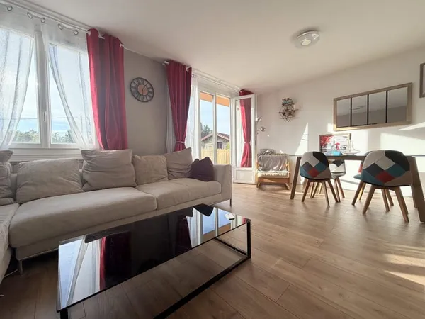 Appartement T3 entièrement rénové à deux pas du centre-ville