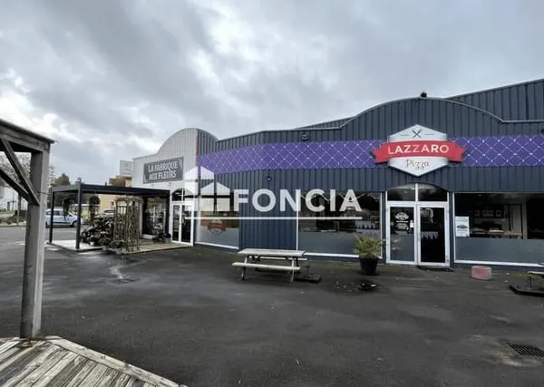 Local commercial 689 m²